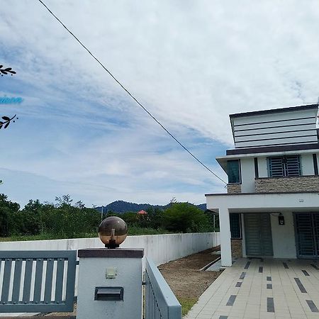 Sri Manjung Ma Maison Homestay ลุมุต ภายนอก รูปภาพ